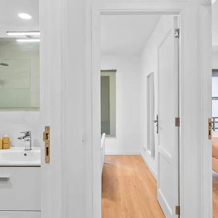 Appartement Elegant With Private Workspace *