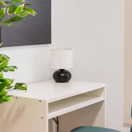 Elegant With Private Workspace Apartment