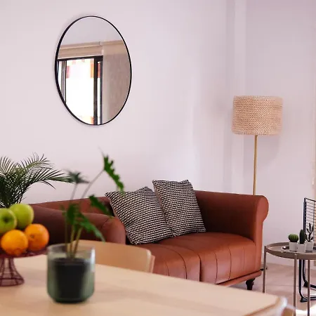 Apartment Elegant With Private Workspace