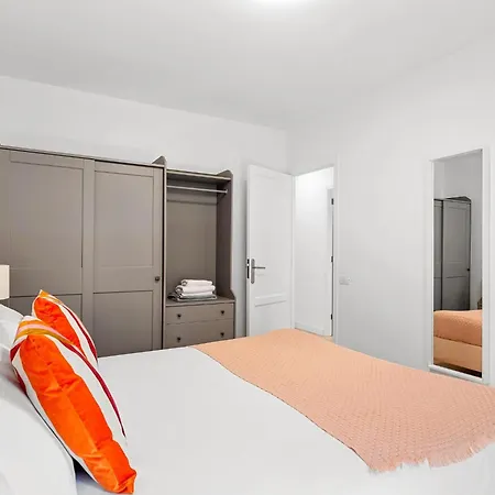 Elegant With Private Workspace Apartment