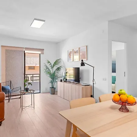 Apartment Elegant With Private Workspace